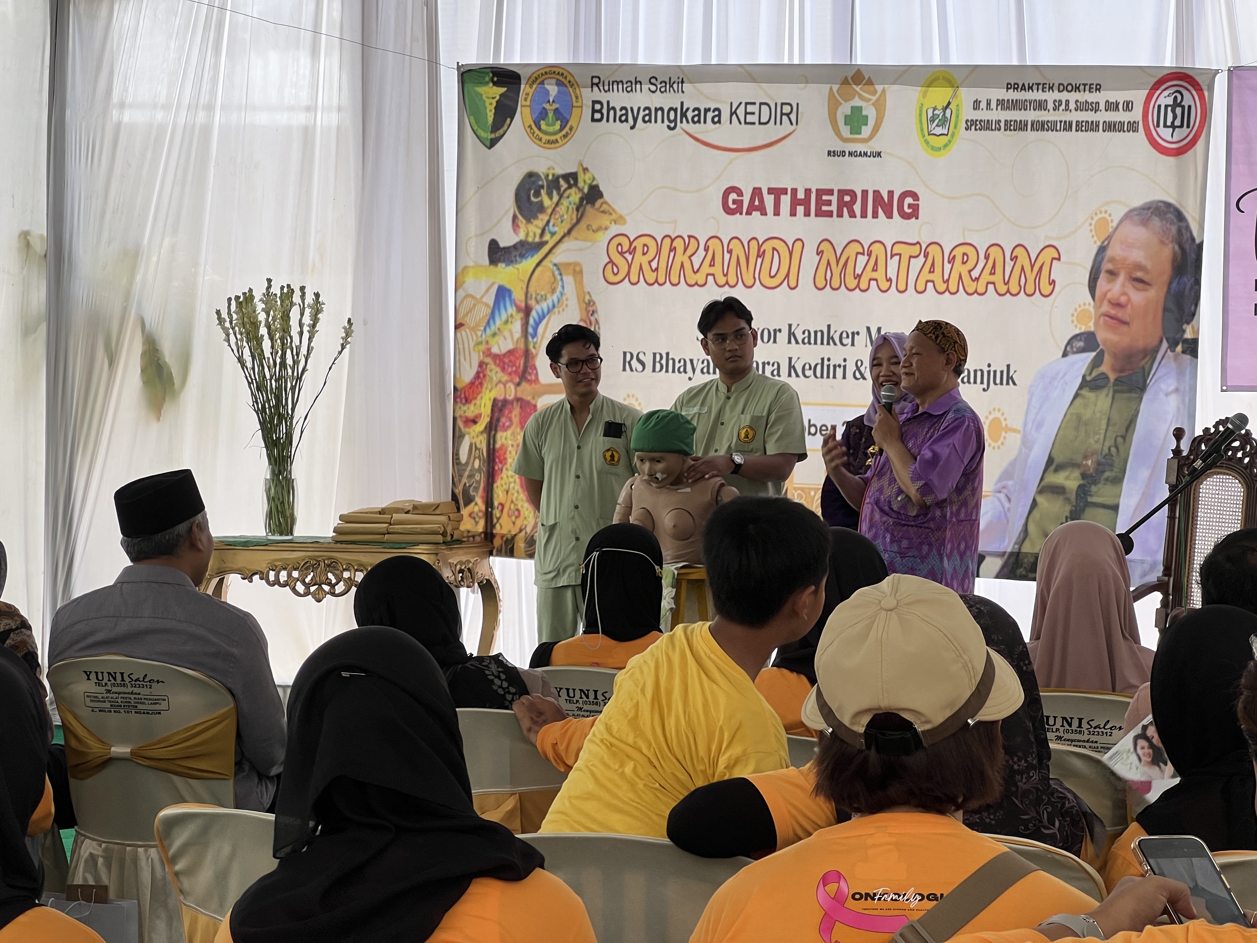 “Jalin Komunikasi, Kuatkan Komunitas Penyintas Kanker”: RSUD Nganjuk dan RS Bhayangkara Kediri Pererat Silaturahmi Antar Penyintas Kanker